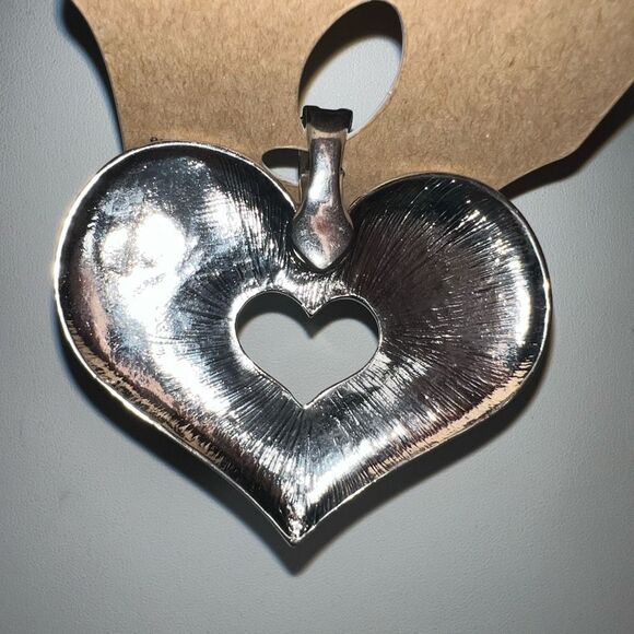 Silver Tone and Turquoise Colored Heart Magnetic Pendant - Picture 3 of 4